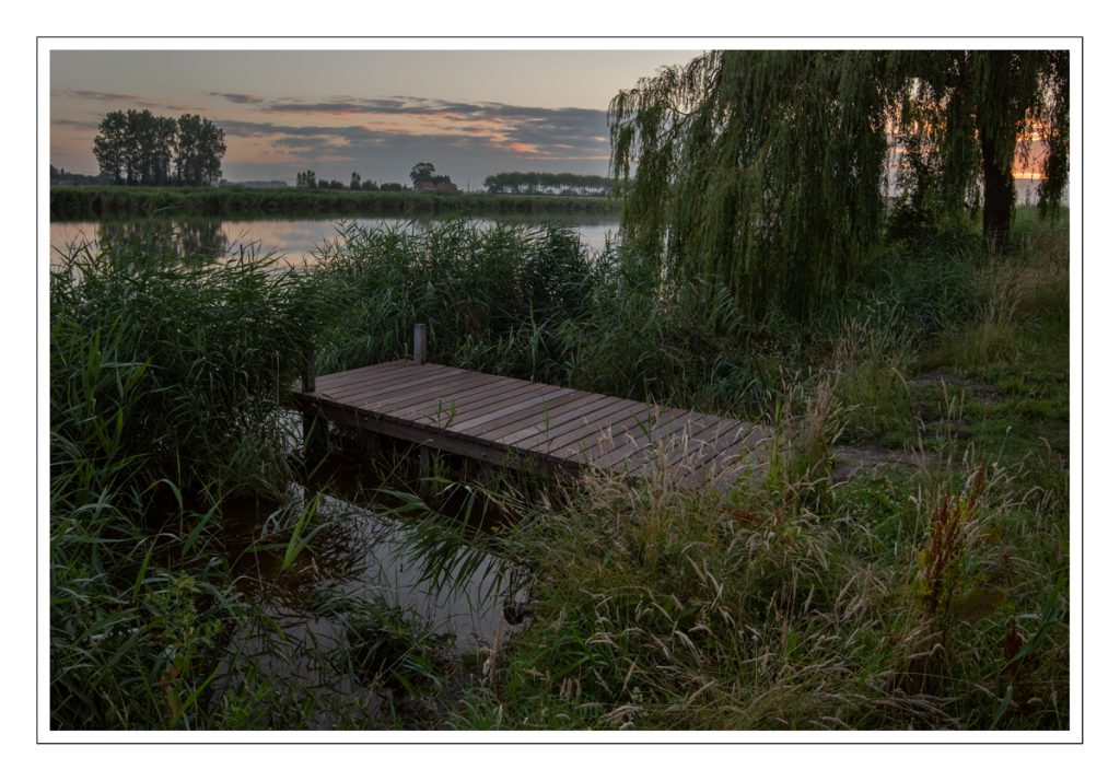 Zonsopkomst aan steiger